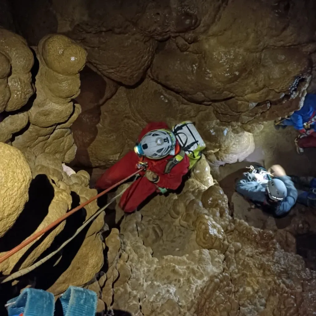 Espeleología en el Nacimiento del Río Mundo